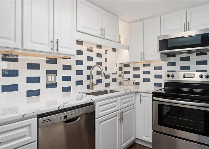 Beautiful Ocean Views From 2 Bedroom Condo! *