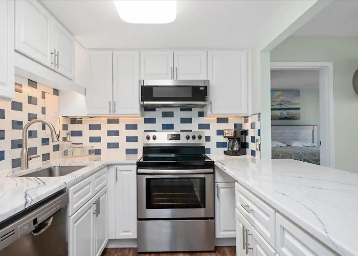 Beautiful Ocean Views From 2 Bedroom Condo!
