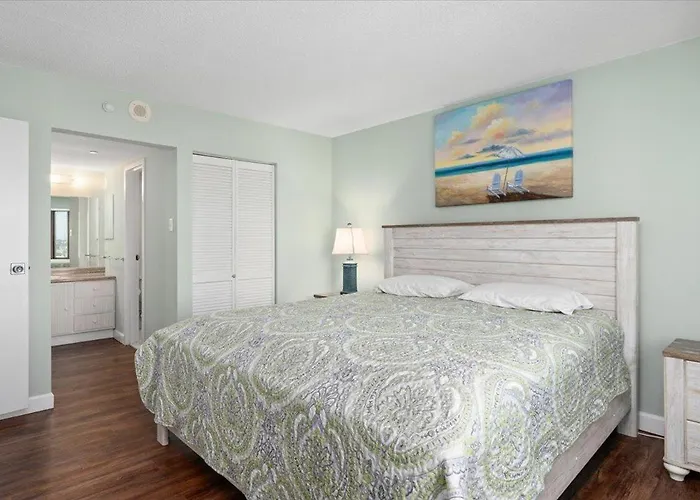 Beautiful Ocean Views From 2 Bedroom Condo! *