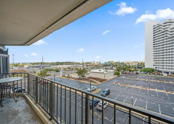 Beautiful Ocean Views From 2 Bedroom Condo! Ferienhaus