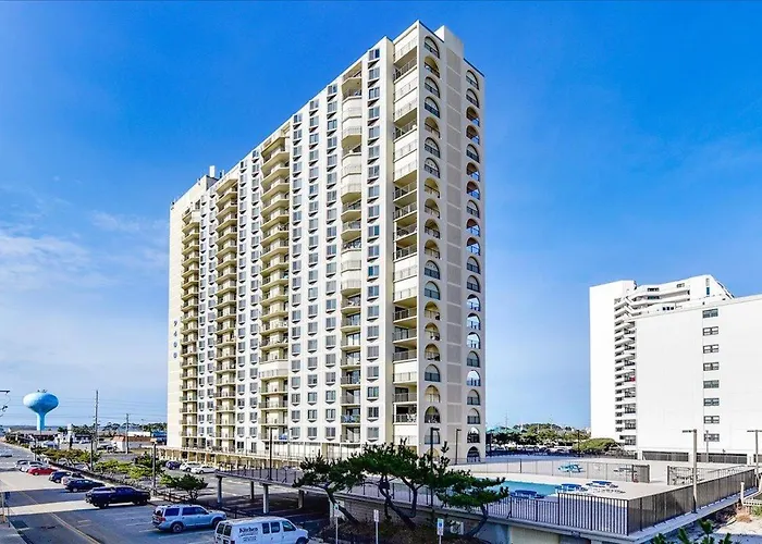Beautiful Ocean Views From 2 Bedroom Condo! *